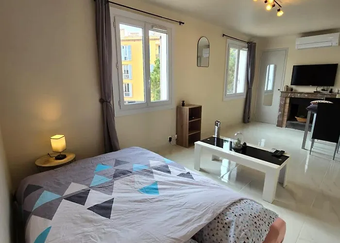 Celli L Near Port & Ac L Shellter Apartment *