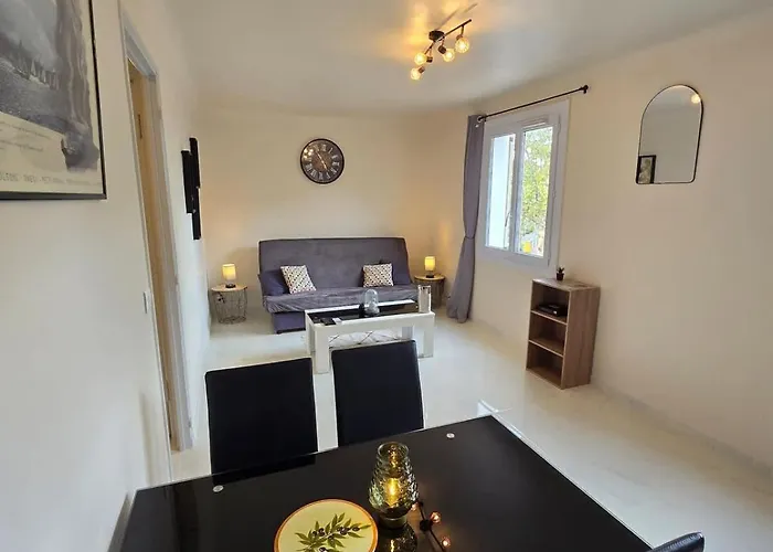 Celli L Near Port & Ac L Shellter * Сен-Тропе