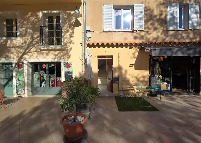 Celli L Near Port & Ac L Shellter Apartment *